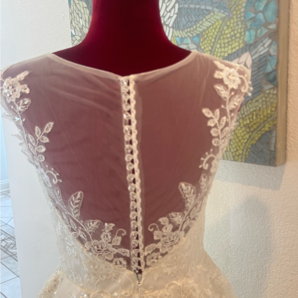 JJ’s House A-line Illusion Tulle Lace Short Wedding Dress with Two Tier 31” Veil - Picture 13 of 16